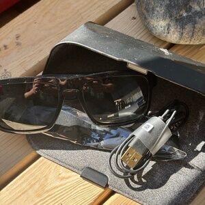 Bose blue tooth sunglasses